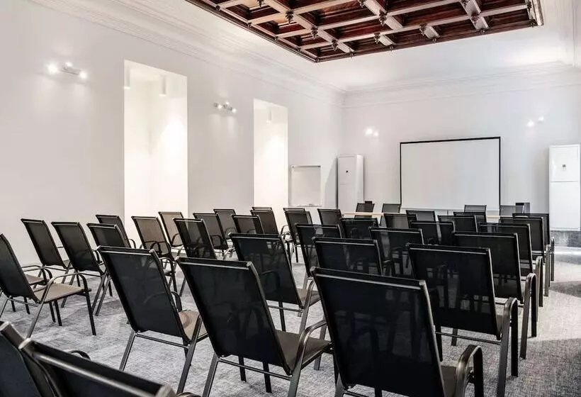 هتل Ibis Tbilisi Stadium