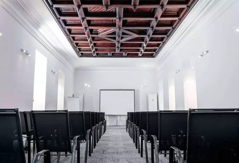 هتل Ibis Tbilisi Stadium