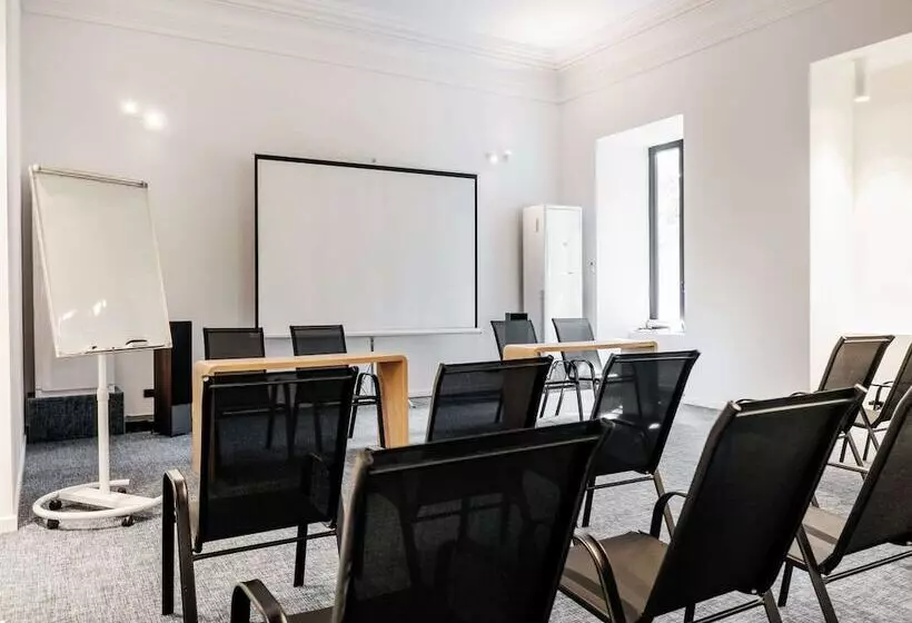 هتل Ibis Tbilisi Stadium