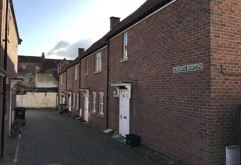 3 Crown Barton, Glastonbury