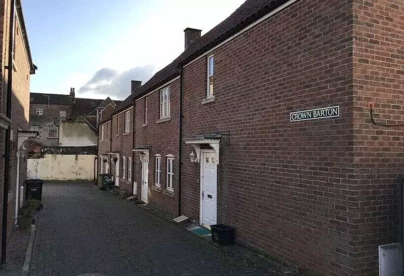 3 Crown Barton, Glastonbury