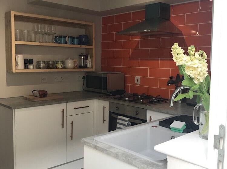 3 Crown Barton, Glastonbury