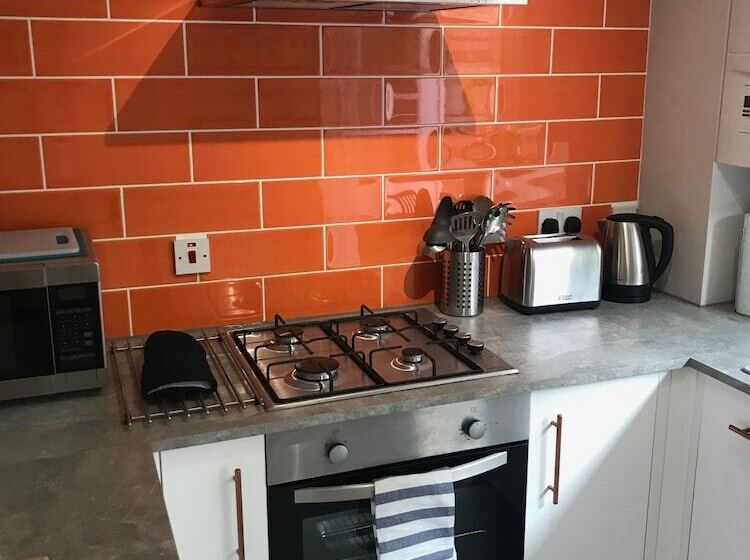 3 Crown Barton, Glastonbury