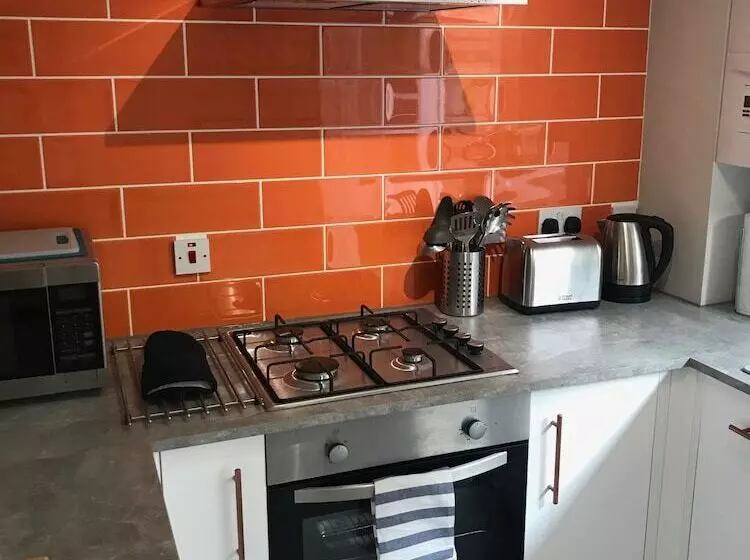 3 Crown Barton, Glastonbury