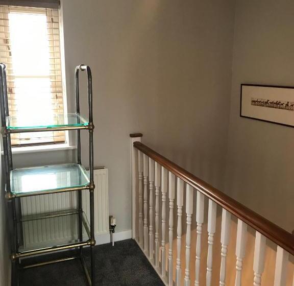 3 Crown Barton, Glastonbury