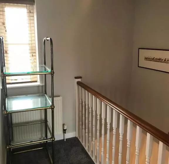 3 Crown Barton, Glastonbury