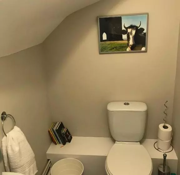 3 Crown Barton, Glastonbury