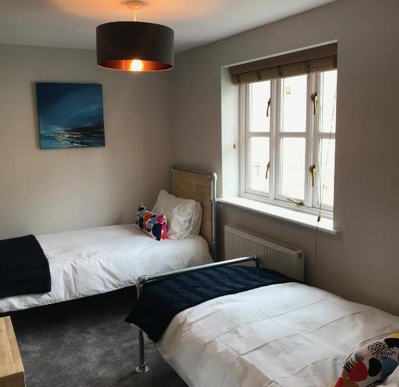 3 Crown Barton, Glastonbury