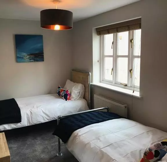 3 Crown Barton, Glastonbury