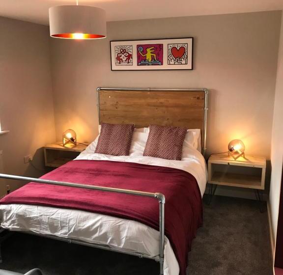 3 Crown Barton, Glastonbury