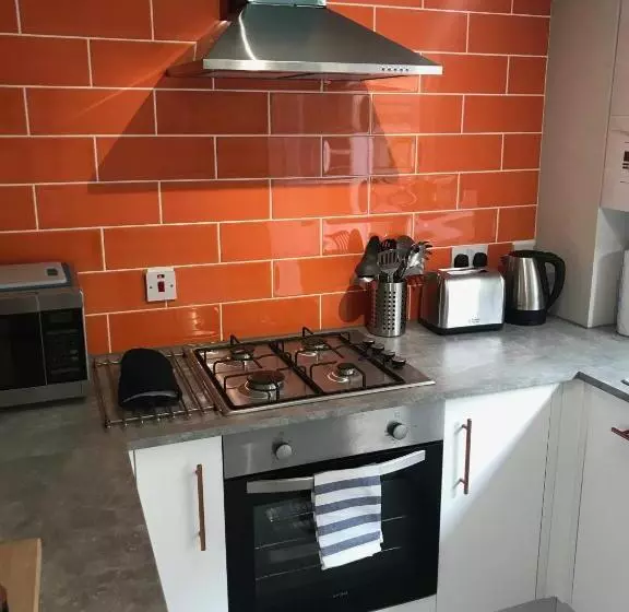 3 Crown Barton, Glastonbury