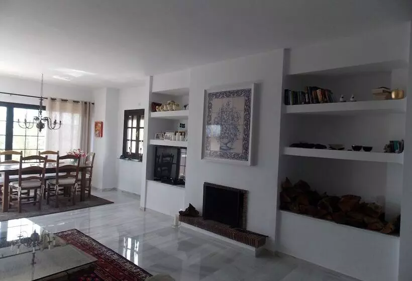 Apartment With Sea View In Puerto Banus