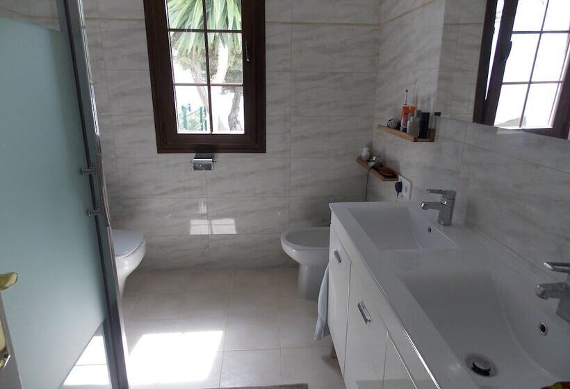 Apartment With Sea View In Puerto Banus