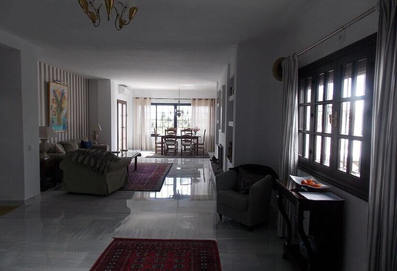 Apartment With Sea View In Puerto Banus