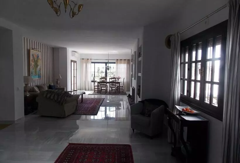 Apartment With Sea View In Puerto Banus