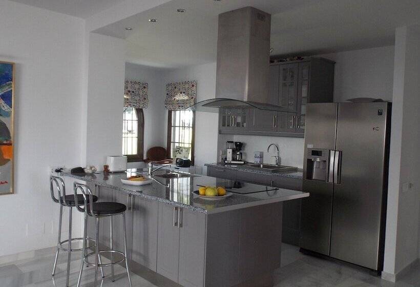 Apartment With Sea View In Puerto Banus