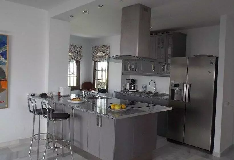 Apartment With Sea View In Puerto Banus