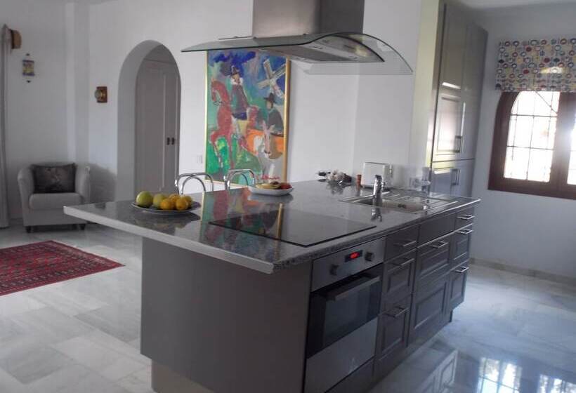 Apartment With Sea View In Puerto Banus