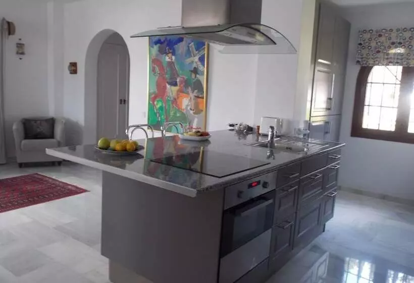 Apartment With Sea View In Puerto Banus