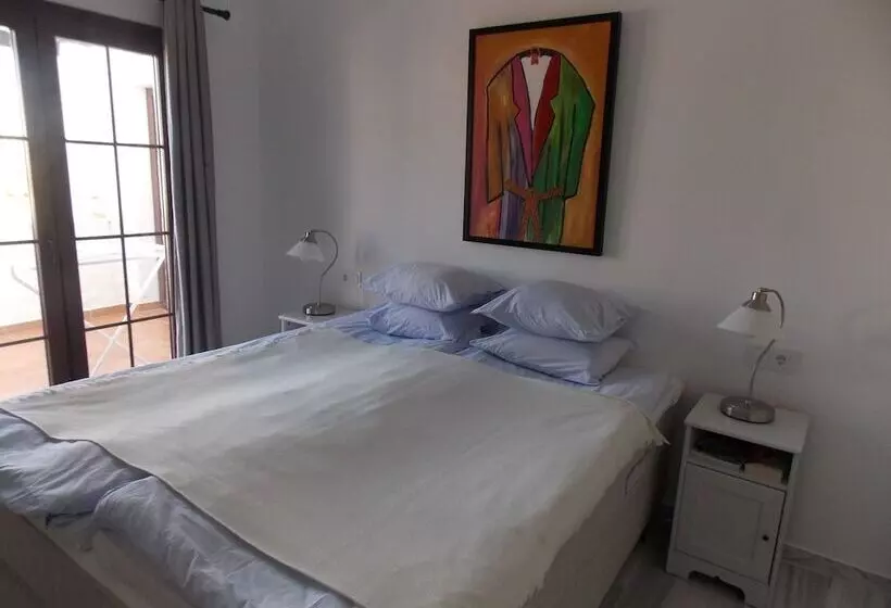 Apartment With Sea View In Puerto Banus