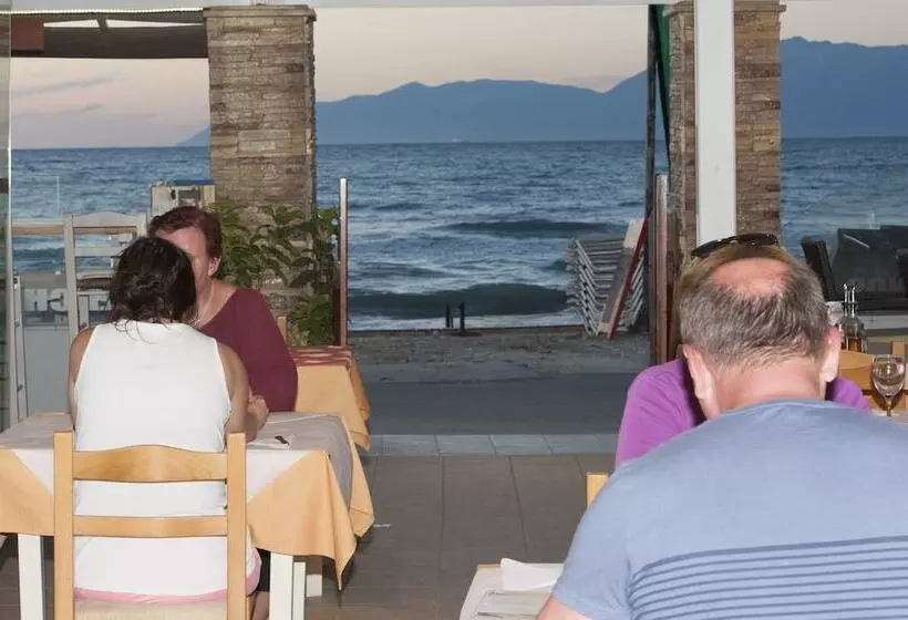 Hotelli Kormoranos Beach