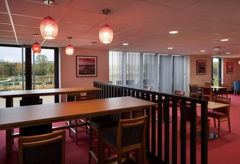 Hotelli Ramada By Wyndham Leeds East
