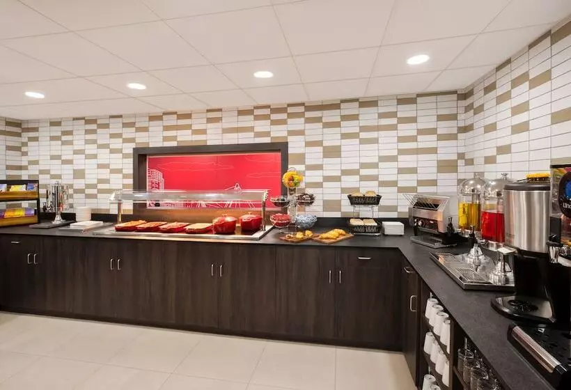 Hotelli Ramada By Wyndham Leeds East