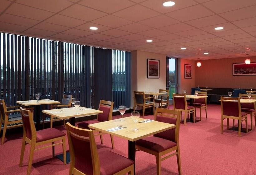 Hotel Ramada By Wyndham Leeds East