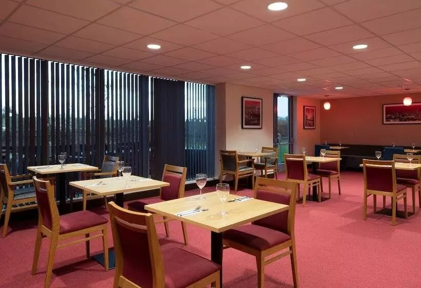 Hotelli Ramada By Wyndham Leeds East