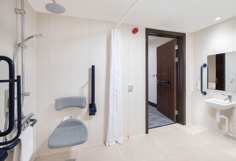 Hotel Ramada By Wyndham Leeds East