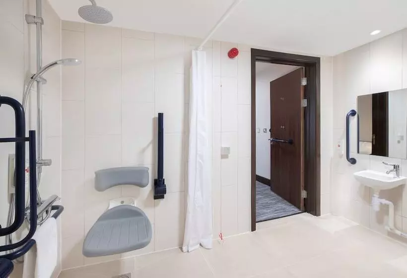 Hotelli Ramada By Wyndham Leeds East