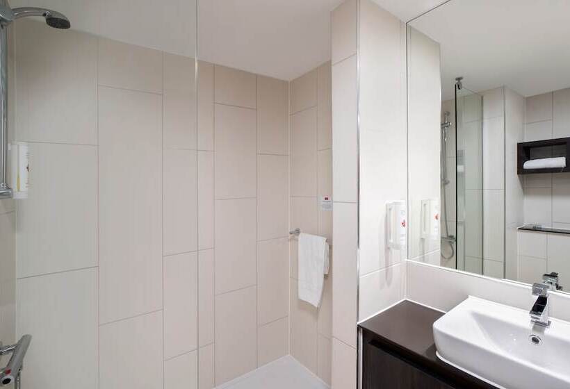 Hotel Ramada By Wyndham Leeds East