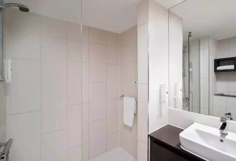 Hotelli Ramada By Wyndham Leeds East