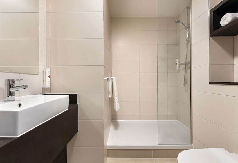 Hotel Ramada By Wyndham Leeds East