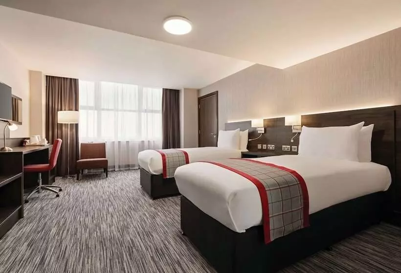 Hotelli Ramada By Wyndham Leeds East