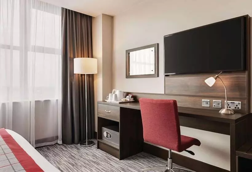 Hotelli Ramada By Wyndham Leeds East