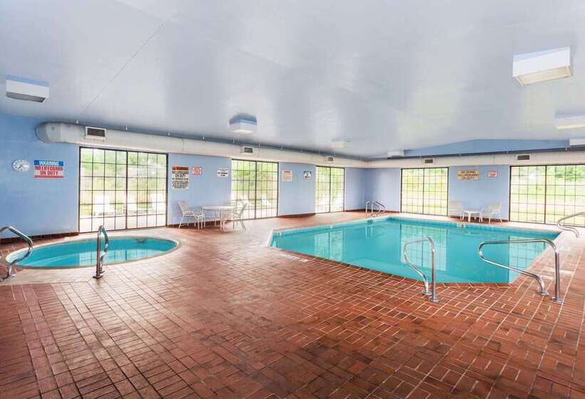 בית מלון כפרי Baymont By Wyndham Michigan City