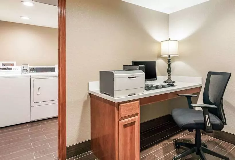 ホテル Comfort Inn Wings Stadium