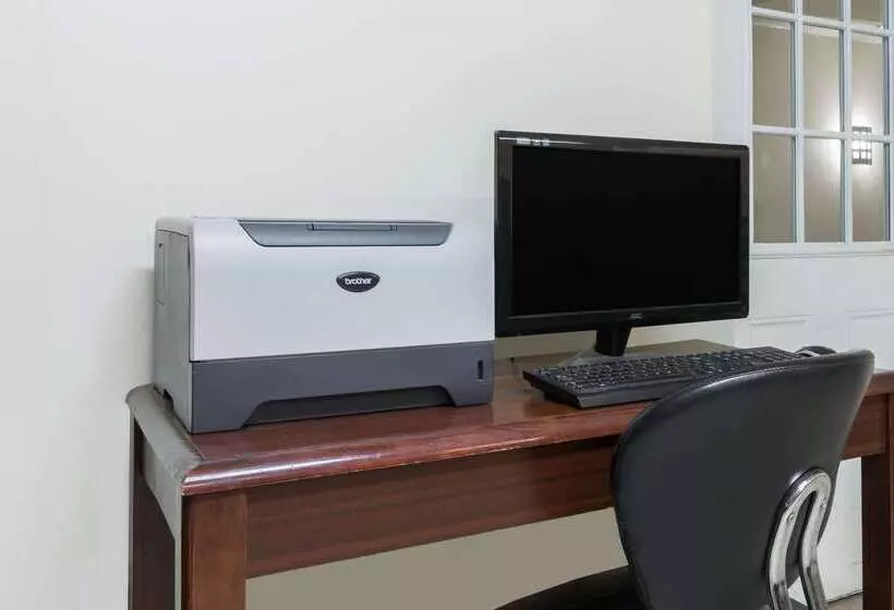 ホテル Days Inn By Wyndham Midland