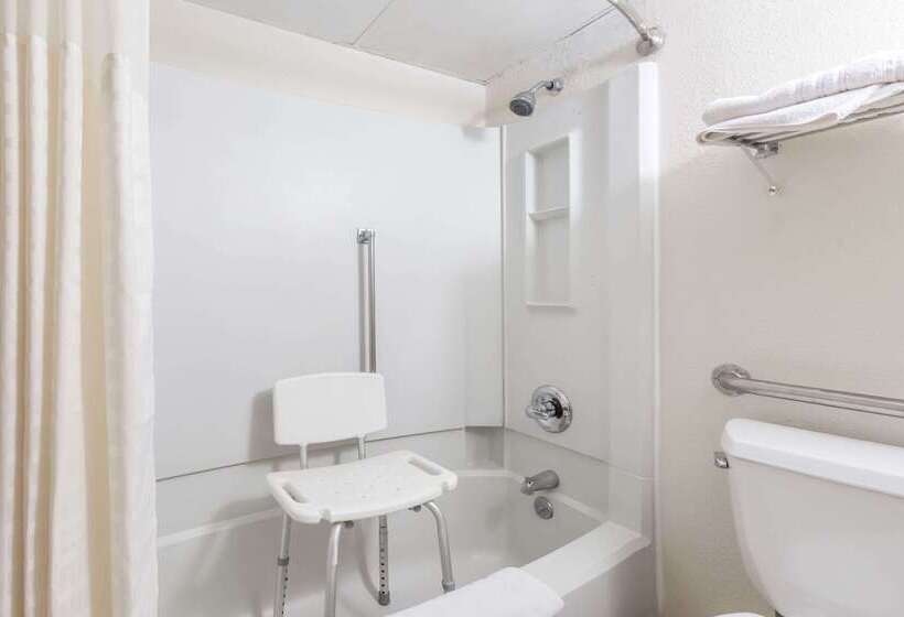 هتل Days Inn By Wyndham Midland