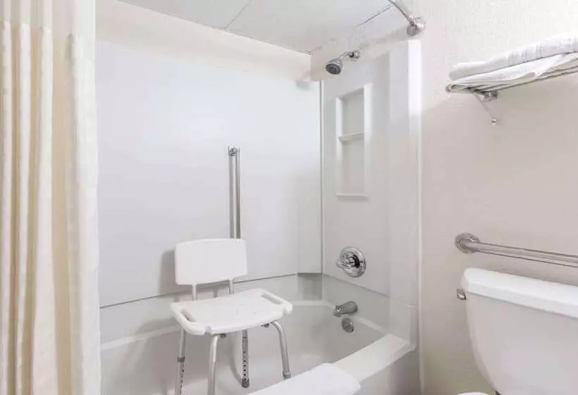 ホテル Days Inn By Wyndham Midland