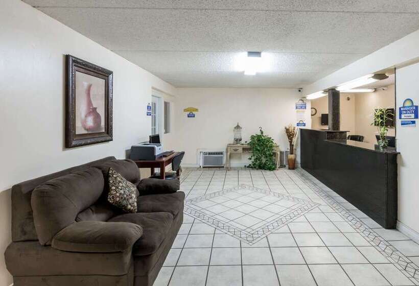 هتل Days Inn By Wyndham Midland