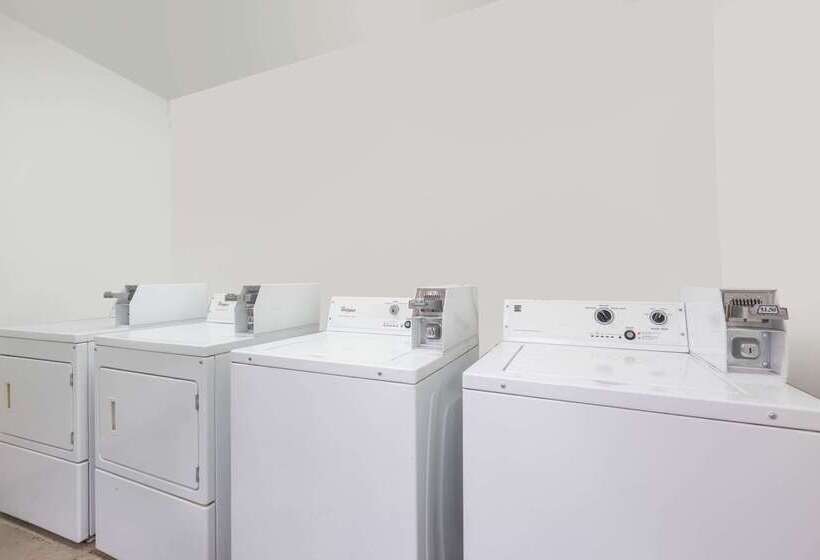 هتل Days Inn By Wyndham Midland