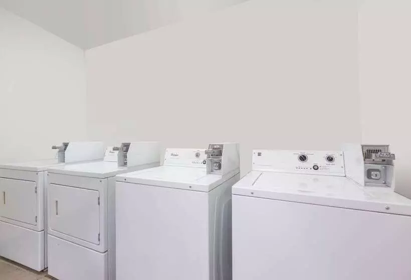 ホテル Days Inn By Wyndham Midland