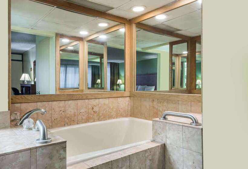 هتل Days Inn By Wyndham Midland