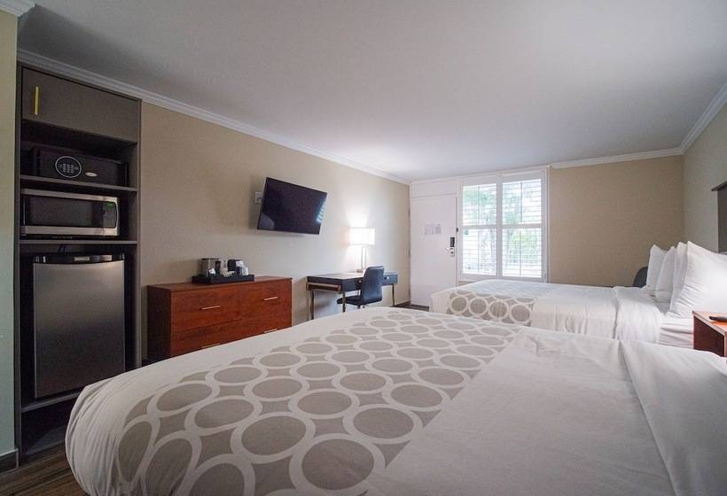 فندق Equus Inn I75