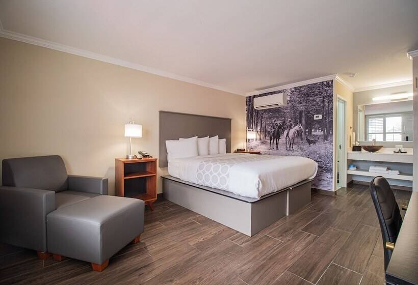 فندق Equus Inn I75