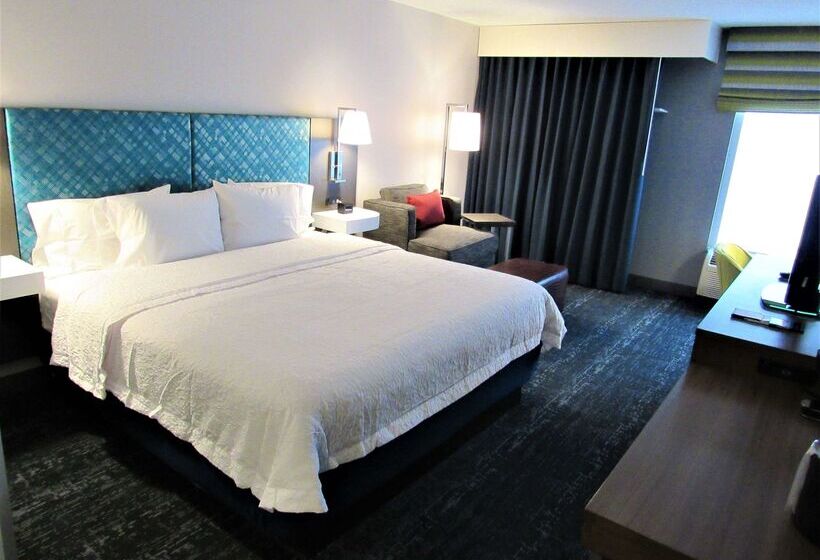 ホテル Hampton Inn & Suites Newtown