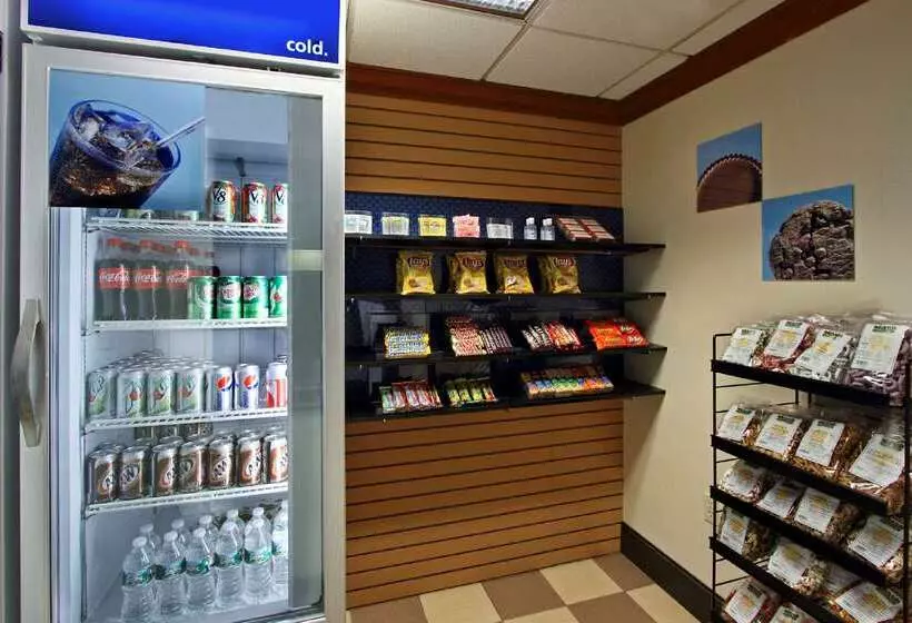 酒店 Hampton Inn & Suites Newtown