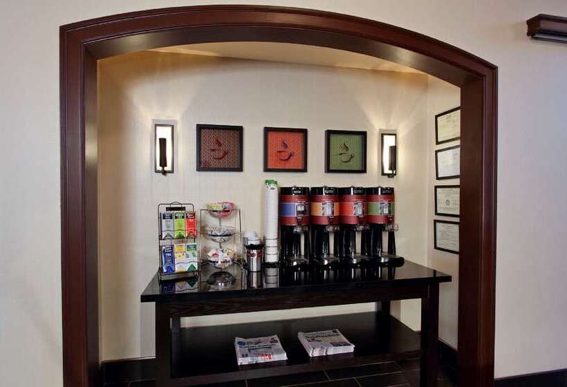 ホテル Hampton Inn & Suites Newtown